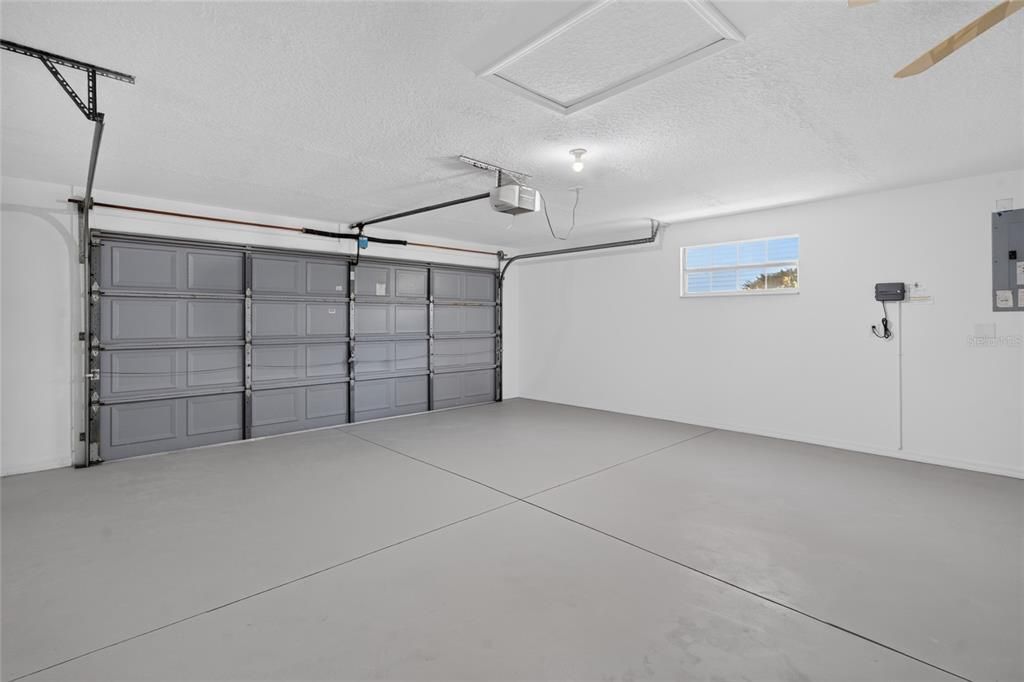 For Sale: $199,975 (2 beds, 2 baths, 1327 Square Feet)
