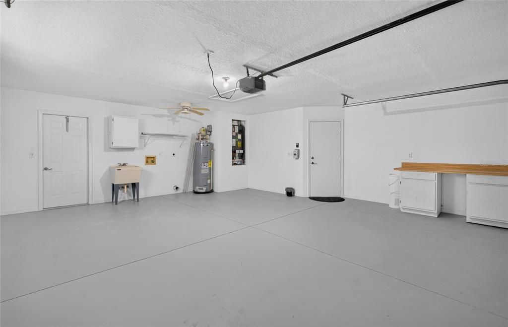 For Sale: $199,975 (2 beds, 2 baths, 1327 Square Feet)