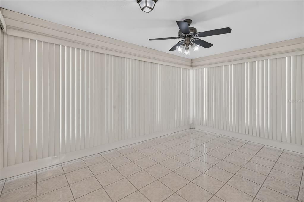 For Sale: $199,975 (2 beds, 2 baths, 1327 Square Feet)
