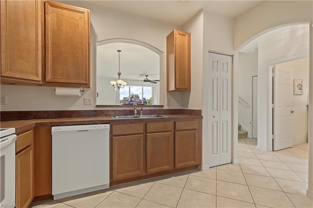 For Sale: $220,000 (3 beds, 2 baths, 1611 Square Feet)