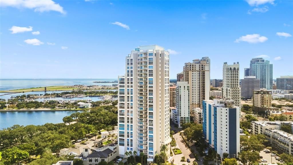 На продажу: $2,075,000 (2 спален, 2 ванн, 2203 Квадратных фут)