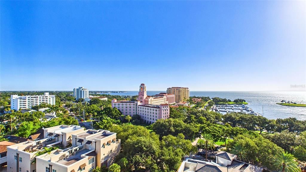На продажу: $2,075,000 (2 спален, 2 ванн, 2203 Квадратных фут)