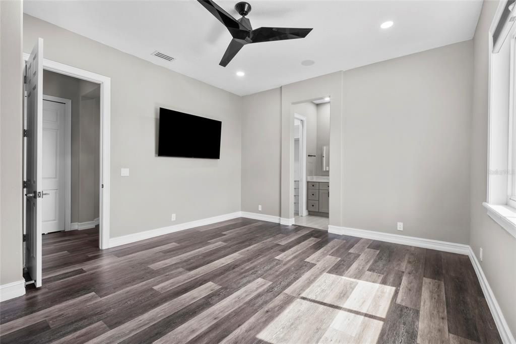 For Sale: $2,899,000 (7 beds, 8 baths, 7042 Square Feet)