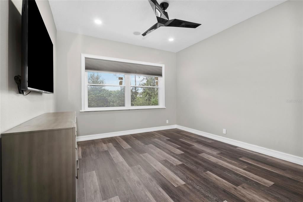 For Sale: $2,899,000 (7 beds, 8 baths, 7042 Square Feet)