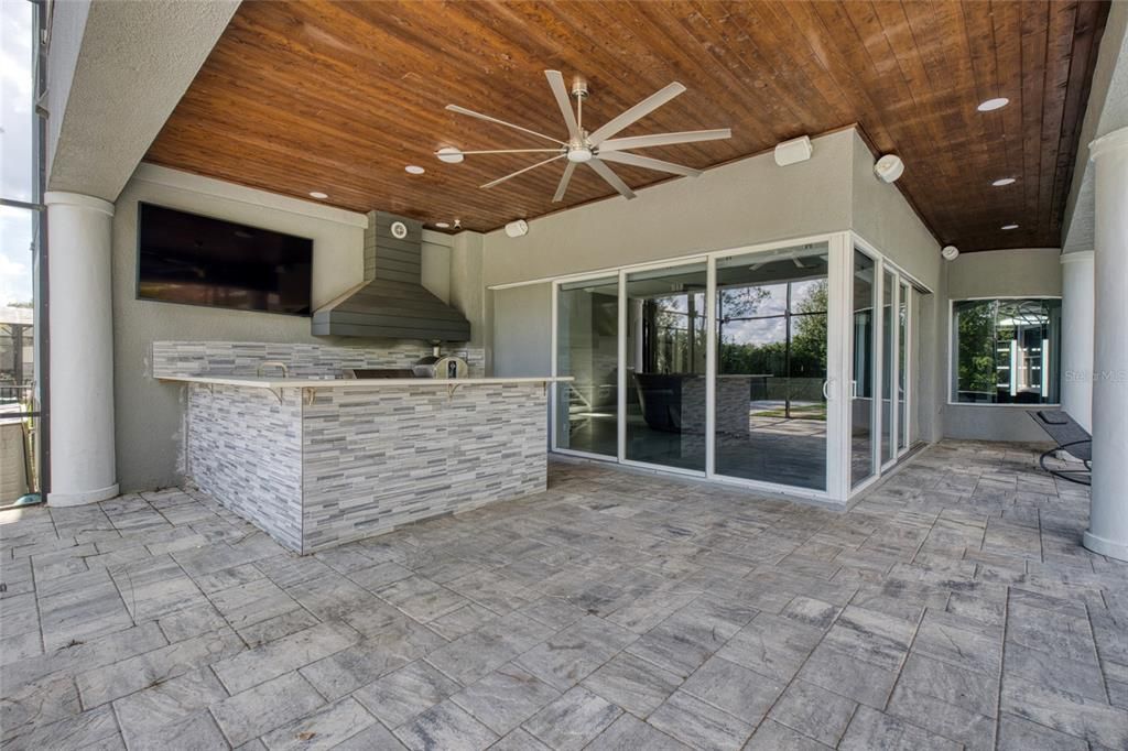 For Sale: $2,899,000 (7 beds, 8 baths, 7042 Square Feet)