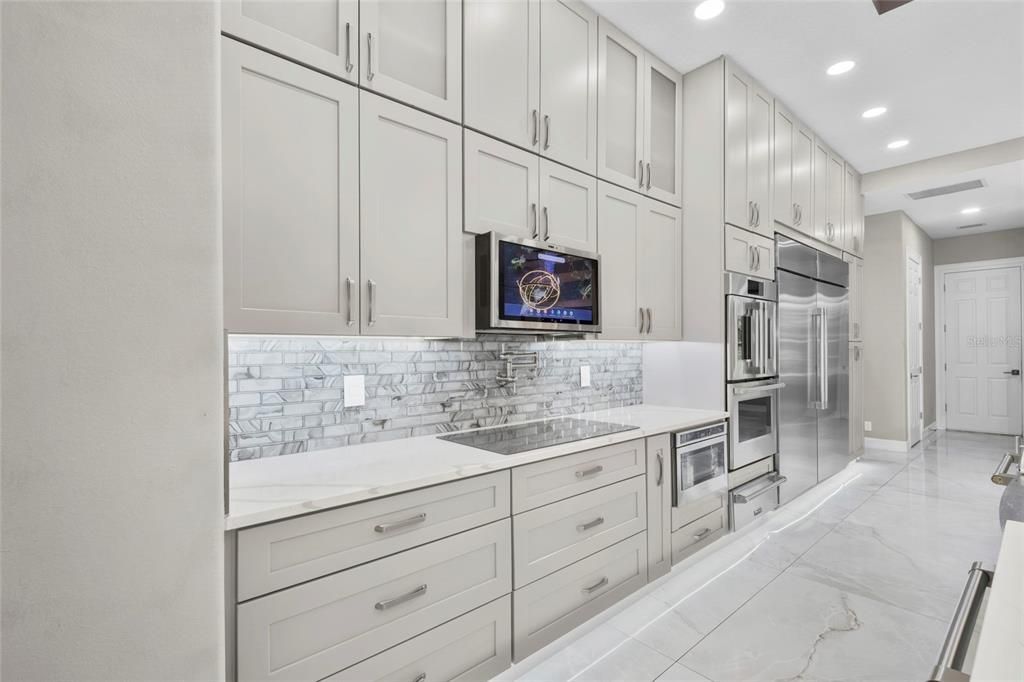 For Sale: $2,899,000 (7 beds, 8 baths, 7042 Square Feet)