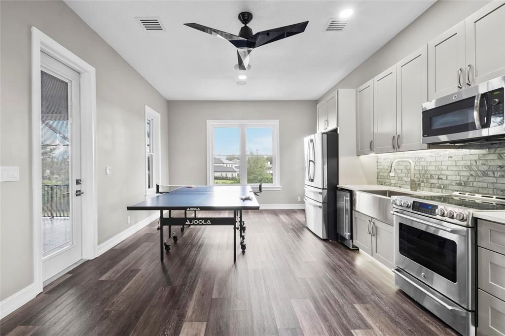 For Sale: $2,899,000 (7 beds, 8 baths, 7042 Square Feet)