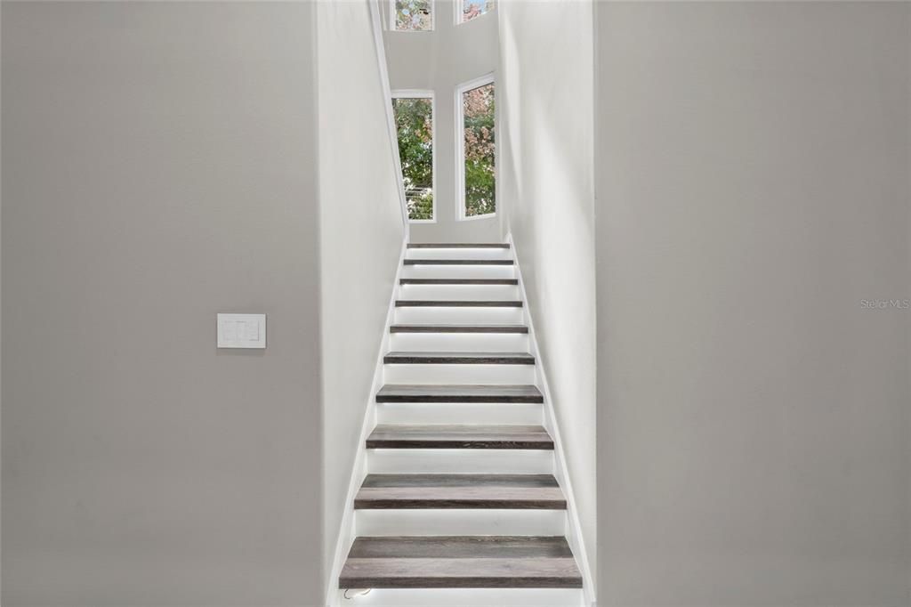 For Sale: $2,899,000 (7 beds, 8 baths, 7042 Square Feet)