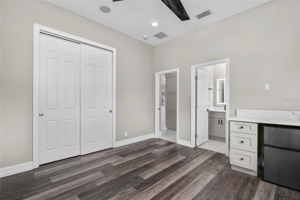 For Sale: $2,899,000 (7 beds, 8 baths, 7042 Square Feet)