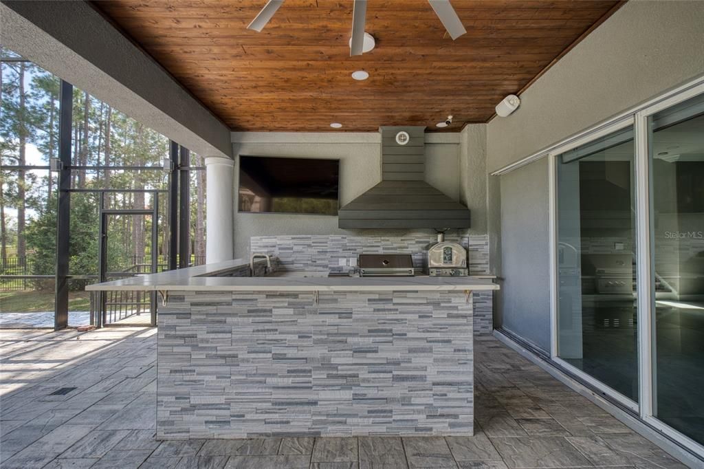 For Sale: $2,899,000 (7 beds, 8 baths, 7042 Square Feet)