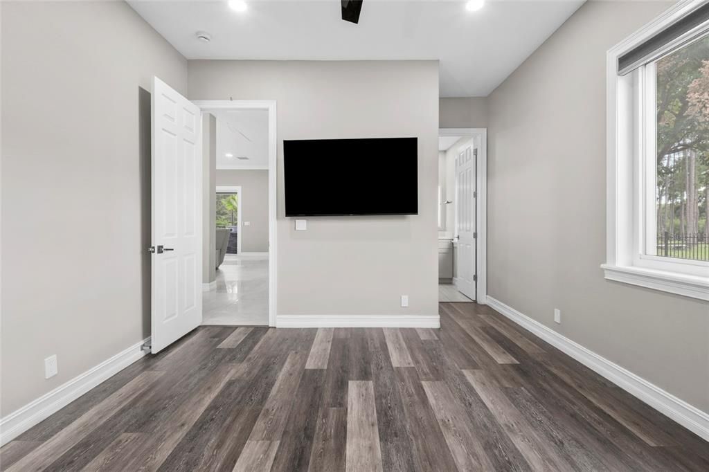 For Sale: $2,899,000 (7 beds, 8 baths, 7042 Square Feet)