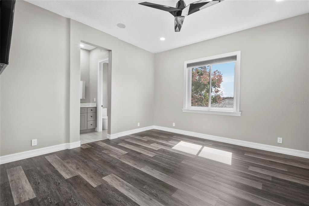 For Sale: $2,899,000 (7 beds, 8 baths, 7042 Square Feet)