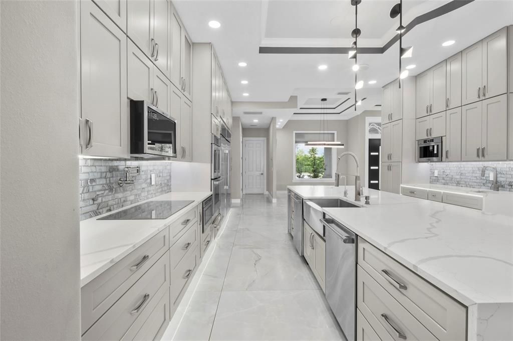 For Sale: $2,899,000 (7 beds, 8 baths, 7042 Square Feet)