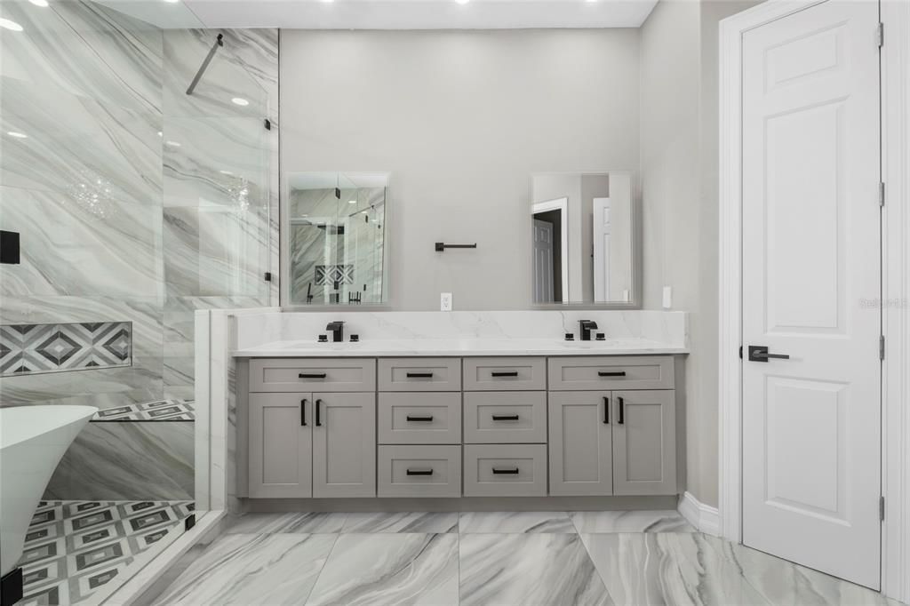 For Sale: $2,899,000 (7 beds, 8 baths, 7042 Square Feet)
