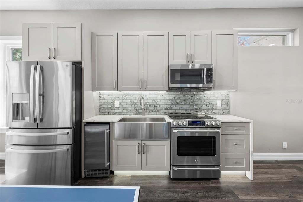 For Sale: $2,899,000 (7 beds, 8 baths, 7042 Square Feet)