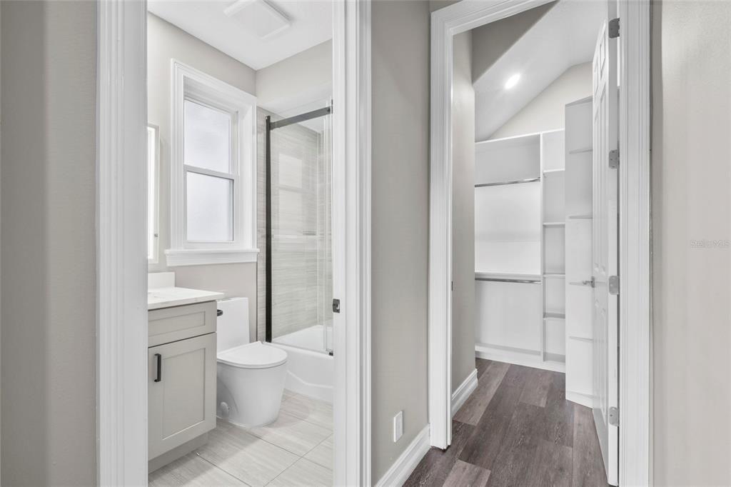For Sale: $2,899,000 (7 beds, 8 baths, 7042 Square Feet)
