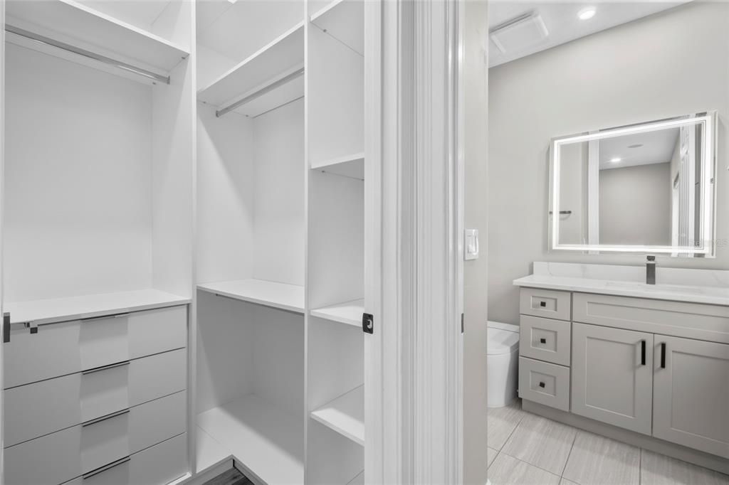 For Sale: $2,899,000 (7 beds, 8 baths, 7042 Square Feet)