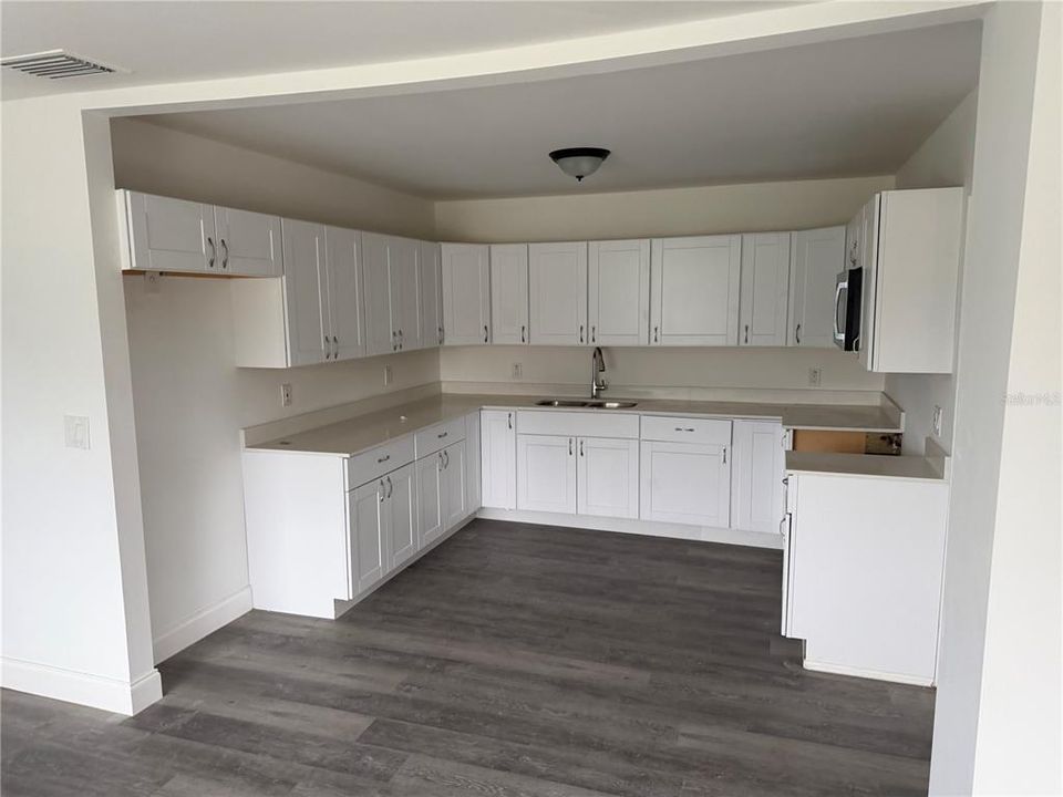 For Sale: $279,900 (0 beds, 0 baths, 2322 Square Feet)