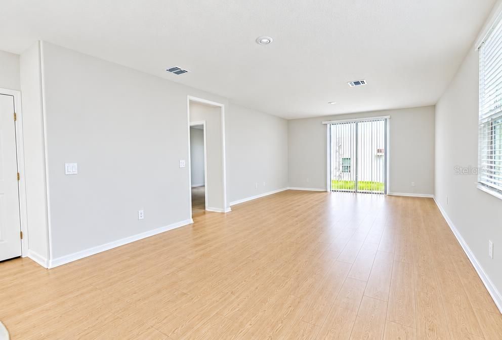 В аренду: $2,000 (4 спален, 2 ванн, 1607 Квадратных фут)