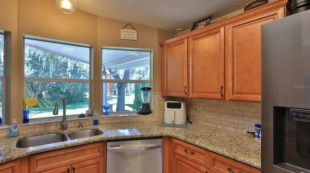 For Sale: $375,000 (2 beds, 2 baths, 1227 Square Feet)
