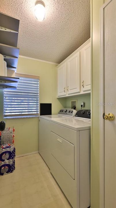For Sale: $375,000 (2 beds, 2 baths, 1227 Square Feet)