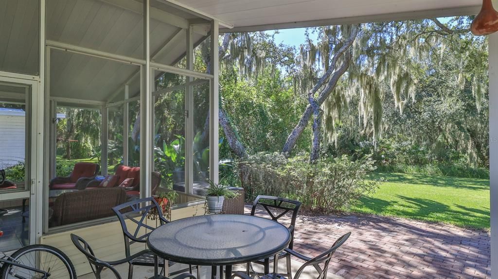 For Sale: $375,000 (2 beds, 2 baths, 1227 Square Feet)