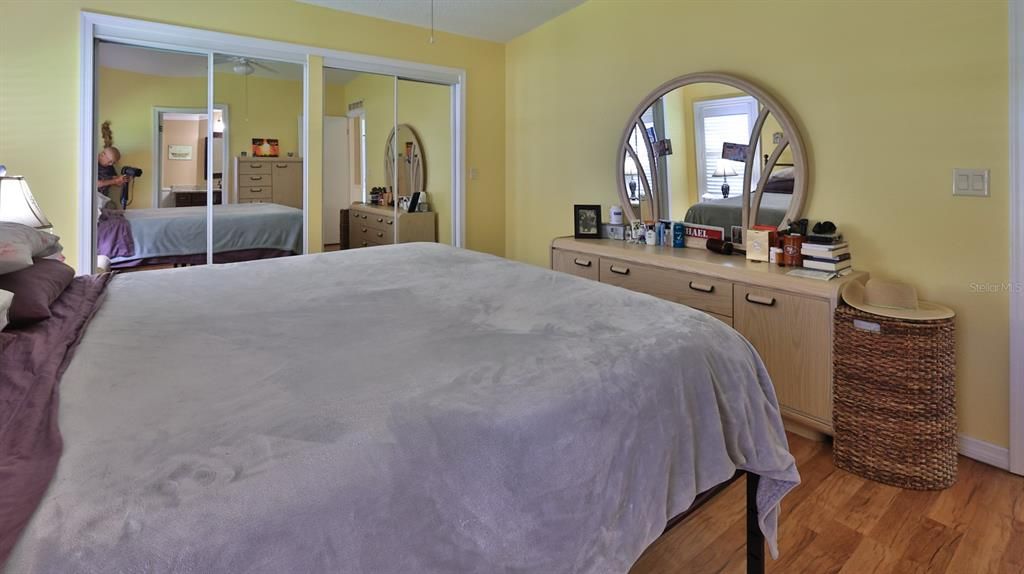For Sale: $375,000 (2 beds, 2 baths, 1227 Square Feet)