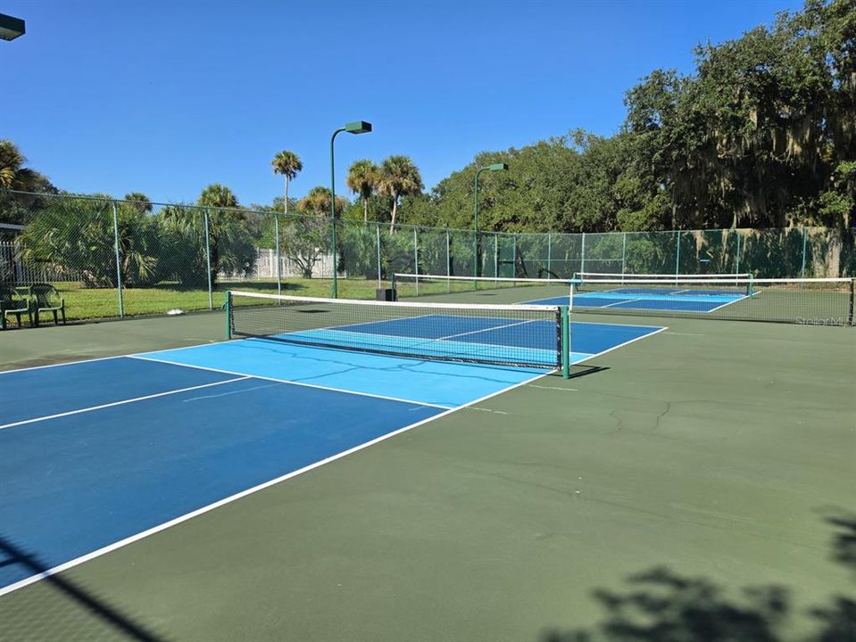 For Sale: $375,000 (2 beds, 2 baths, 1227 Square Feet)