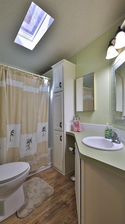 For Sale: $375,000 (2 beds, 2 baths, 1227 Square Feet)