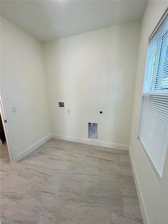 В аренду: $2,700 (4 спален, 2 ванн, 2264 Квадратных фут)