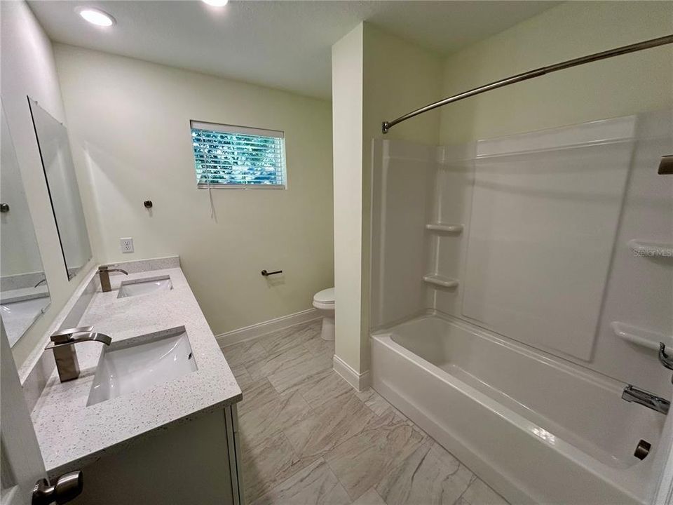 В аренду: $2,700 (4 спален, 2 ванн, 2264 Квадратных фут)