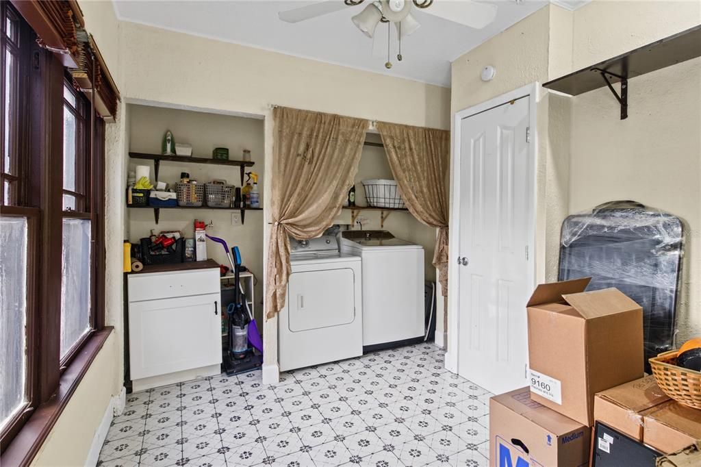 На продажу: $270,000 (2 спален, 2 ванн, 1636 Квадратных фут)