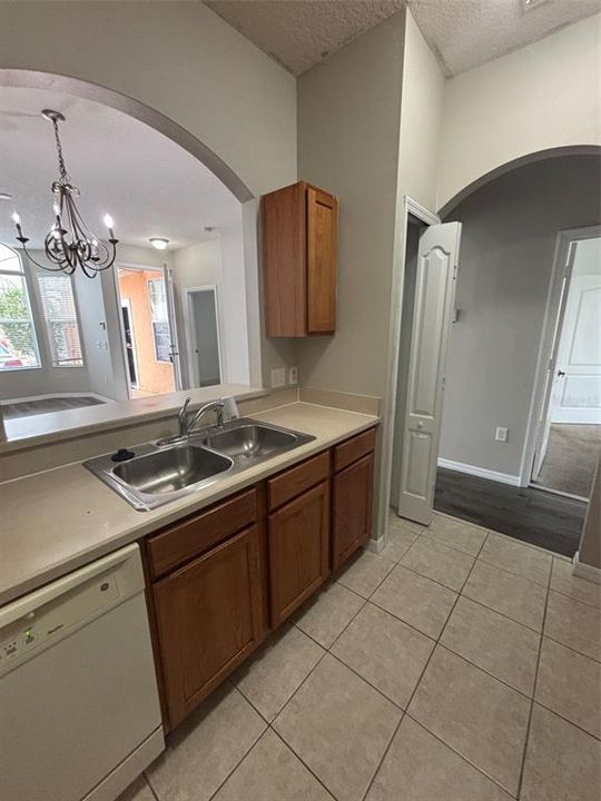 For Rent: $1,695 (3 beds, 2 baths, 1000 Square Feet)