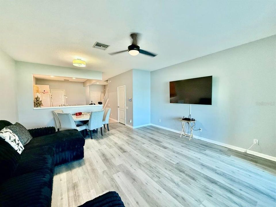En Renta: $2,350 (3 camas, 2 baños, 1625 Pies cuadrados)