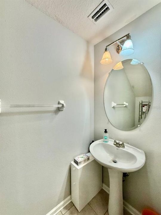 En Renta: $2,350 (3 camas, 2 baños, 1625 Pies cuadrados)