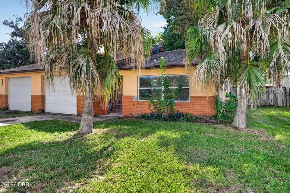 For Sale: $153,000 (2 beds, 1 baths, 920 Square Feet)