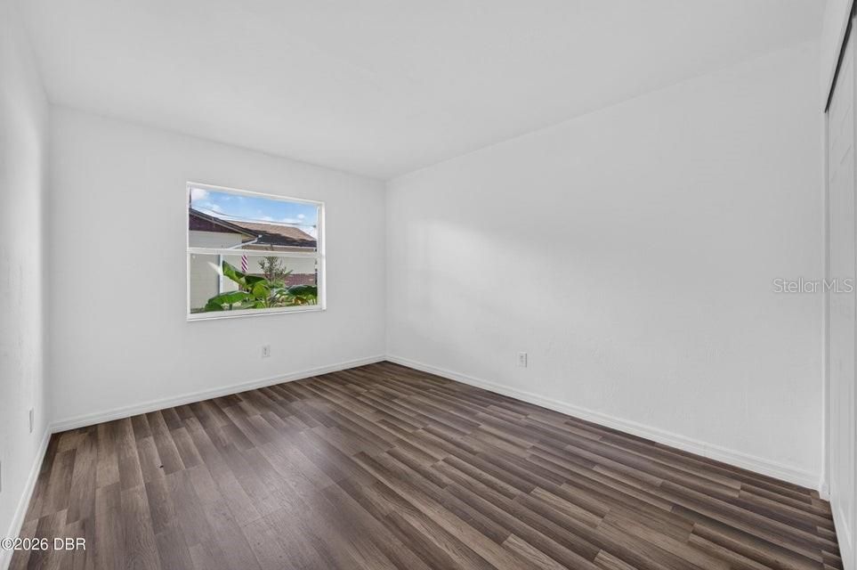 For Sale: $153,000 (2 beds, 1 baths, 920 Square Feet)