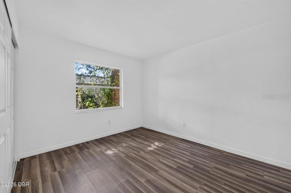 For Sale: $153,000 (2 beds, 1 baths, 920 Square Feet)