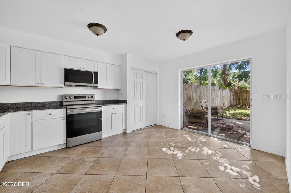 For Sale: $153,000 (2 beds, 1 baths, 920 Square Feet)