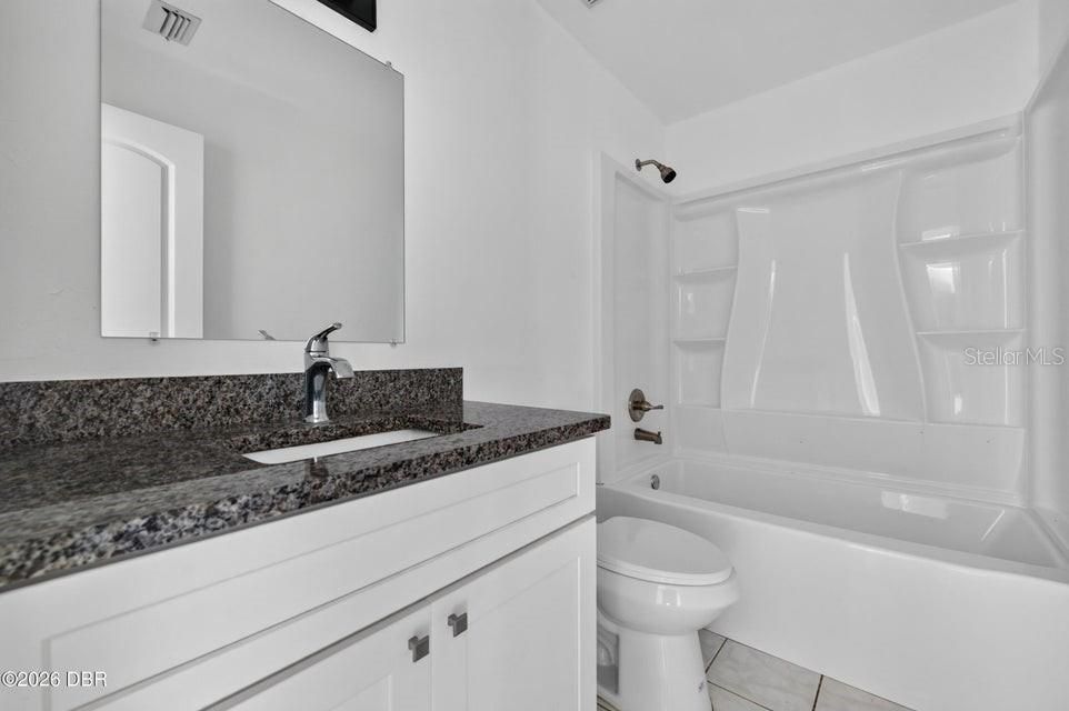 For Sale: $153,000 (2 beds, 1 baths, 920 Square Feet)