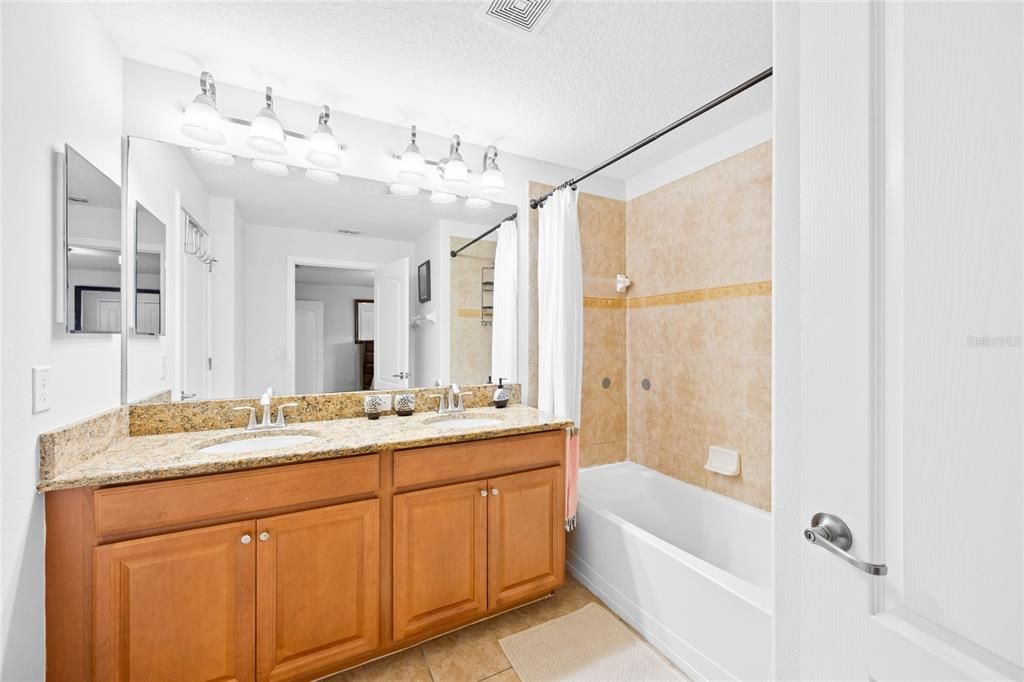 For Sale: $365,000 (4 beds, 3 baths, 1902 Square Feet)