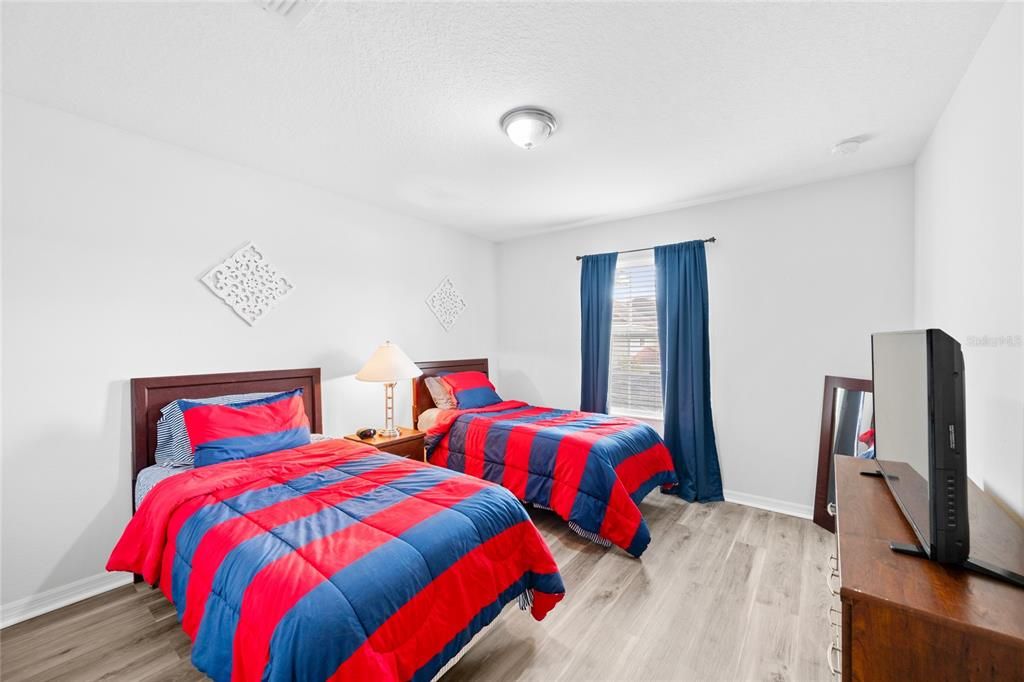 For Sale: $365,000 (4 beds, 3 baths, 1902 Square Feet)