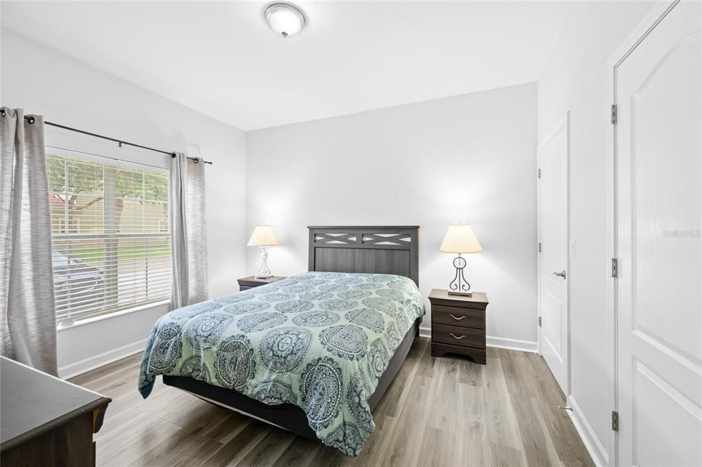 For Sale: $365,000 (4 beds, 3 baths, 1902 Square Feet)