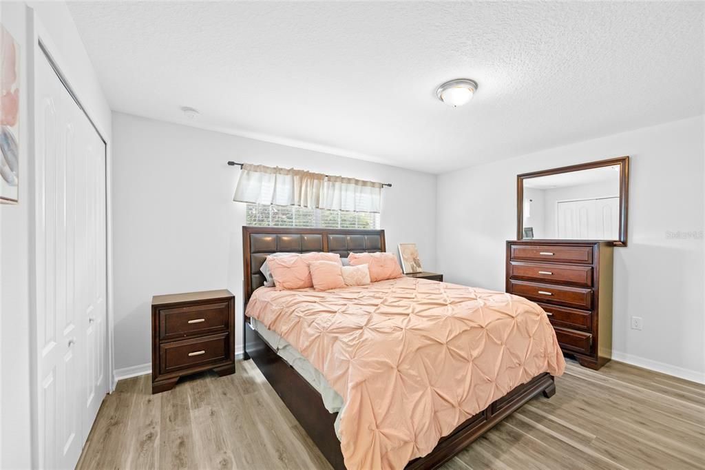 For Sale: $365,000 (4 beds, 3 baths, 1902 Square Feet)