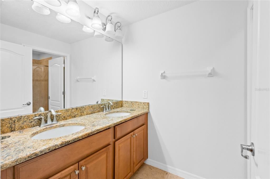 For Sale: $365,000 (4 beds, 3 baths, 1902 Square Feet)