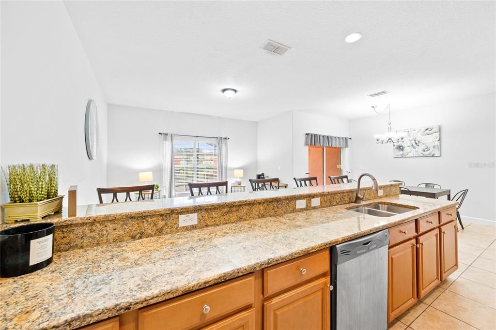 For Sale: $365,000 (4 beds, 3 baths, 1902 Square Feet)