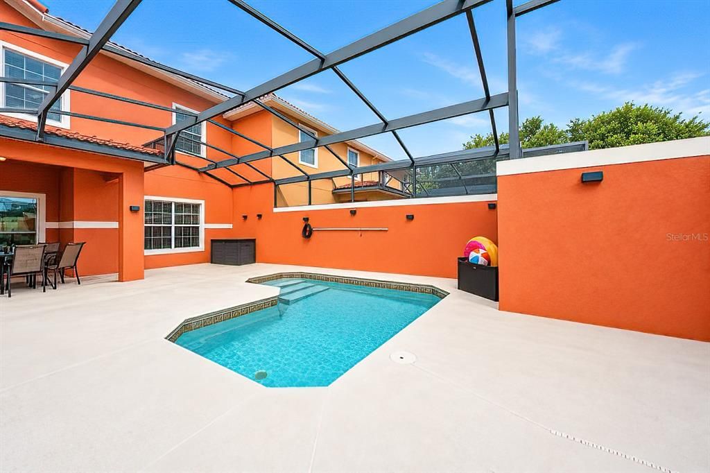 For Sale: $365,000 (4 beds, 3 baths, 1902 Square Feet)