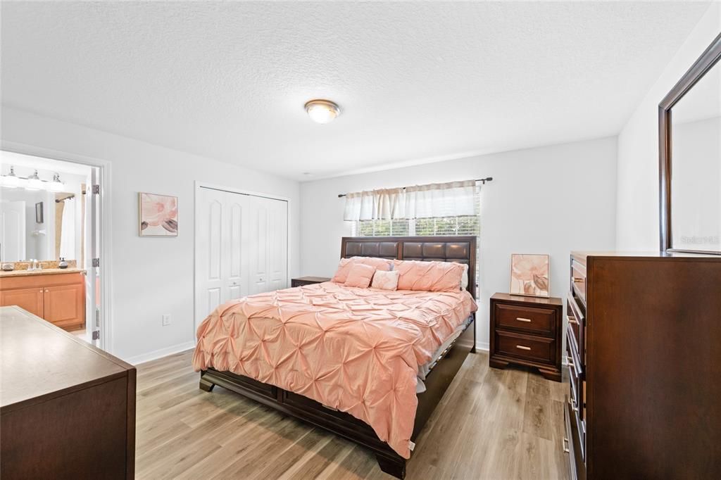 For Sale: $365,000 (4 beds, 3 baths, 1902 Square Feet)