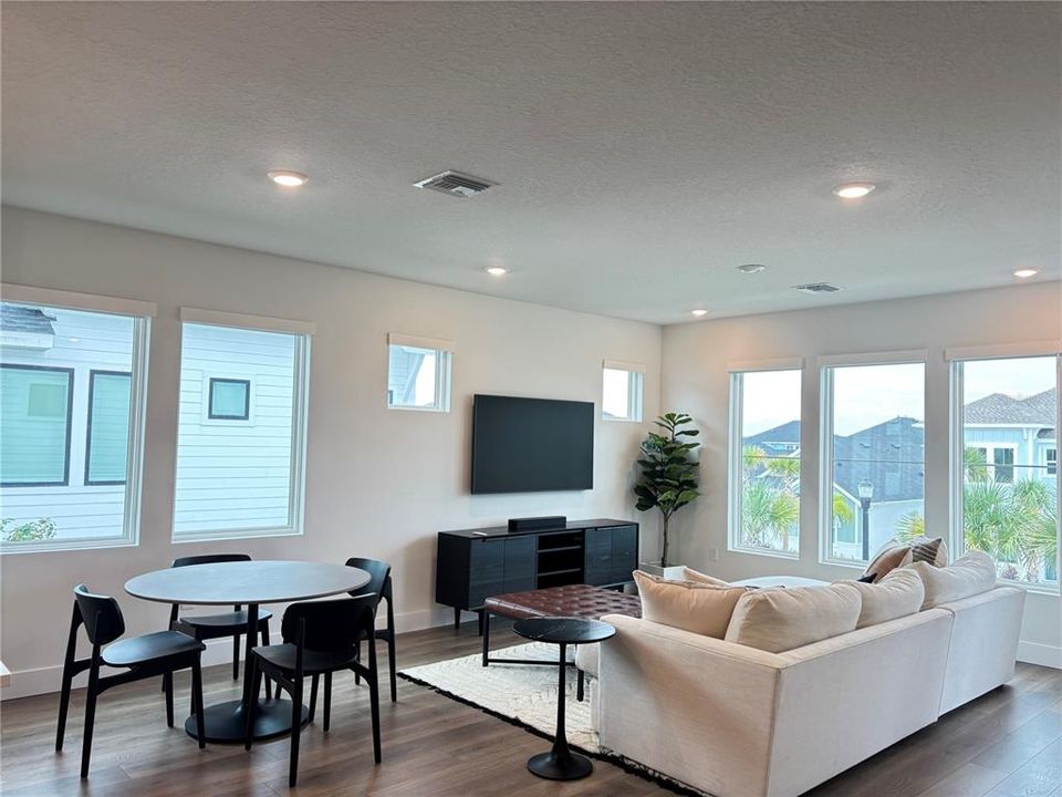 For Rent: $4,200 (3 beds, 2 baths, 1772 Square Feet)
