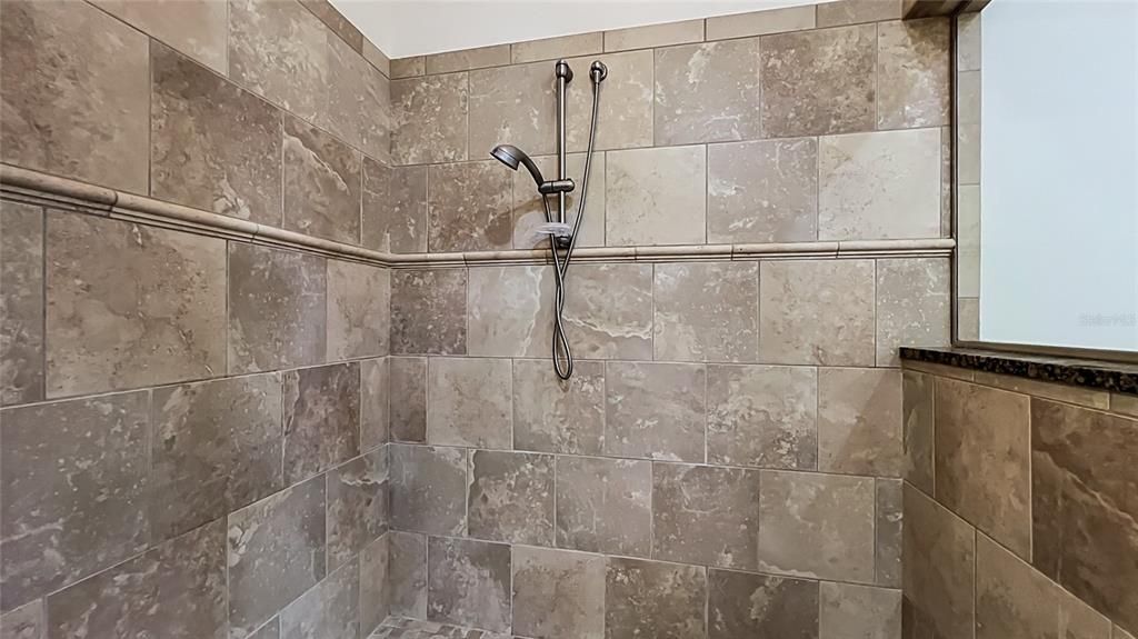 For Rent: $5,700 (3 beds, 3 baths, 2860 Square Feet)